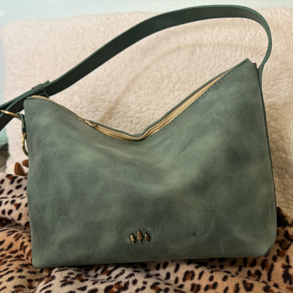 Portland Leather Green Shoulder Bag with Slouchy Design
